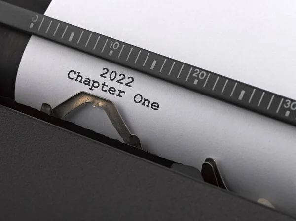 2022年第1章 ヴィンテージタイプライターが入力したメッセージ 新鮮なスタートのためのコンセプト — ストック写真
