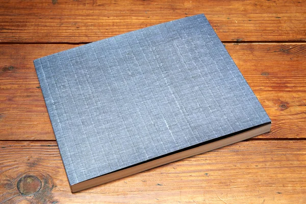 Textured Cover Book Old Fashionable Wooden Desk — Fotografie, imagine de stoc