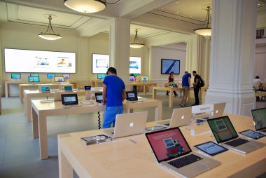 Amsterdam, Hollanda - Haziran 28: içinde apple store 28 Haziran 2012 tarihinde amsterdam, Hollanda.