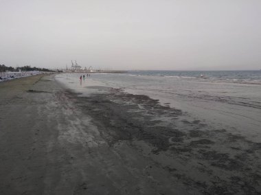 Kıbrıs'ta güzel Finikoudes Beach Larnaka