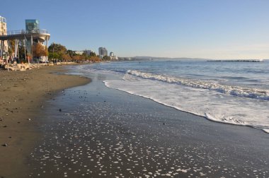 Kıbrıs 'taki güzel Akti Olympion Plajı Limasol