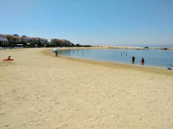Kaunis Limassol Marina Beach Tai Golden Beach Limassol Kyproksella — kuvapankkivalokuva