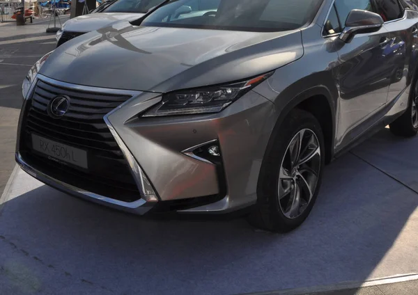 Lexus, RX 450h L, 14 Eylül 2018 'de Kıbrıs Rum Kesimi' nin Limasol kentindeki Limasol marinasındaki araba sergisinde.