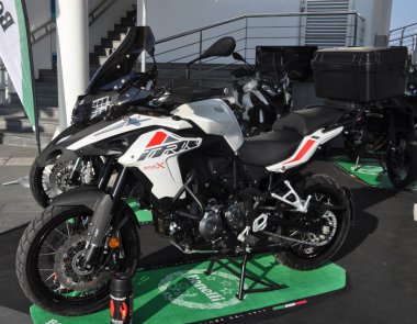 Benelli, TRK 502 X 14 Eylül 2018 'de Kıbrıs Rum Kesimi' nin Limasol kentindeki Limasol marinasındaki motosiklet sergisinde