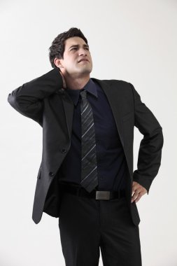 Boyun ağrısı.