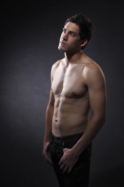 gömleksiz erkek modeli