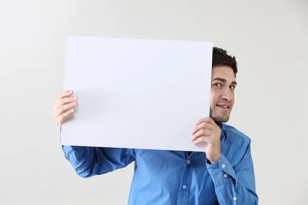 Man hiding behind cardboard — Stock Photo, Image