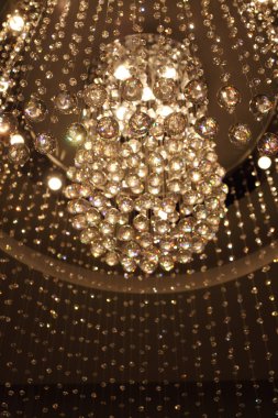 kesme cam yaktı avize yakın çekim.