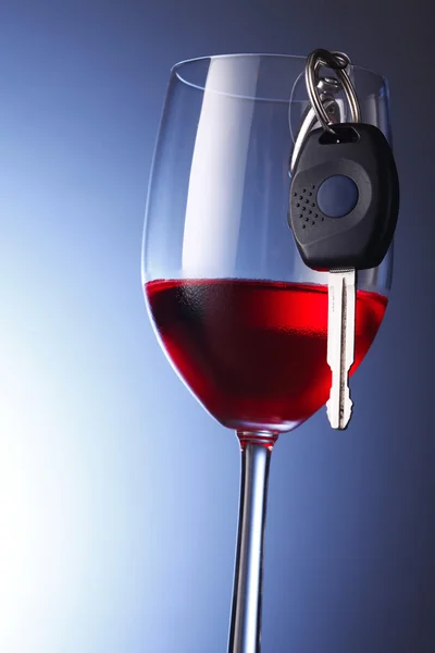 Red wine with car key — Stock Photo, Image