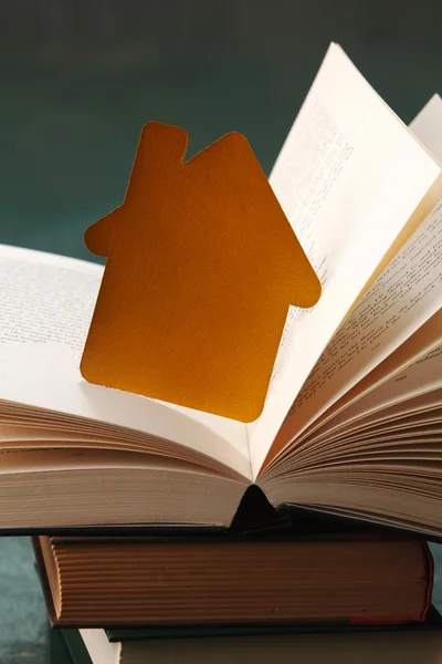 Golden house and book — Stock Photo, Image