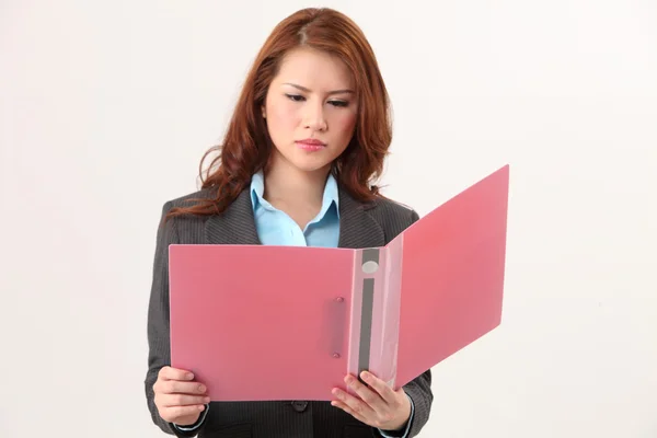 Businesswoman reading a document file — Stock Photo, Image