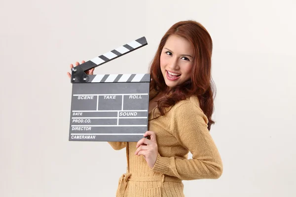 Menina segurando filme ardósia — Fotografia de Stock