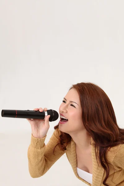 Vrouw zingen — Stockfoto