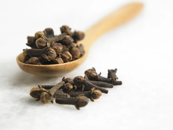 Spoonful of Cloves — Stock Photo, Image