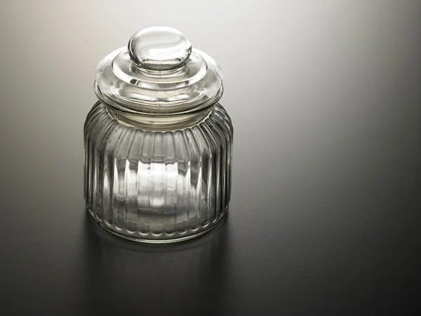 Um frasco de vidro com tampa — Fotografia de Stock