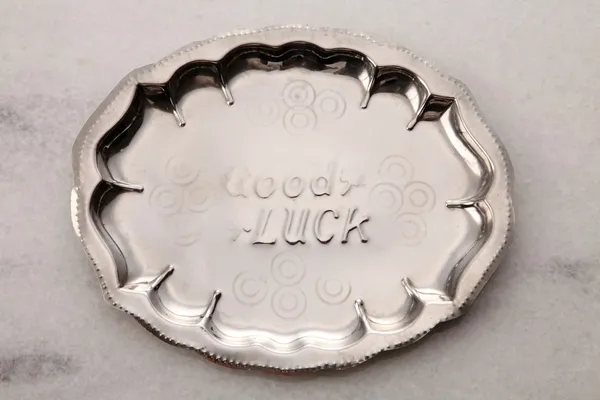 Silver empty plate — Stock Photo, Image