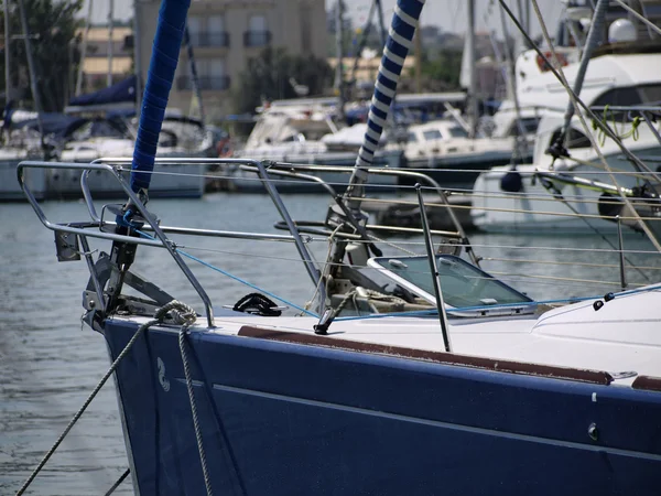 Italy, Sicily, Mediterranean Sea, Marzamemi (Siracusa Province), sailing boats in a marina — Stock Photo, Image