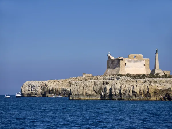 Italia, Sicilia, Portopalo di Capo Passero (provincia di Siracusa), veduta dell'isola di Capo Passero e del suo antico forte spagnolo — Foto Stock