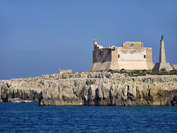 Italia, Sicilia, Portopalo di Capo Passero (provincia di Siracusa), veduta dell'isola di Capo Passero e del suo antico forte spagnolo — Foto Stock