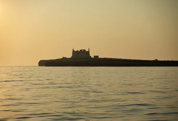 Italia, Sicilia, Portopalo di Capo Passero (provincia di Siracusa), veduta dell'isola di Capo Passero e del suo antico forte spagnolo — Foto Stock