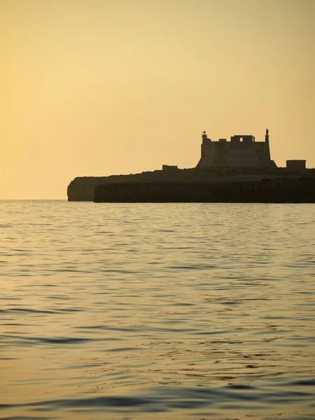 İtalya, Sicilya, portopalo di capo passero (siracusa Eyaleti), capo passero ada ve onun eski İspanyol kale görünümü — Stok fotoğraf