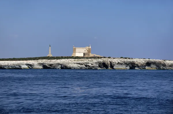 Ιταλία, Σικελία, portopalo di capo σπουργίτης (siracusa επαρχία), πανοραμική θέα του νησιού σπουργίτης capo και το αρχαίο φρούριο ισπανική — Φωτογραφία Αρχείου