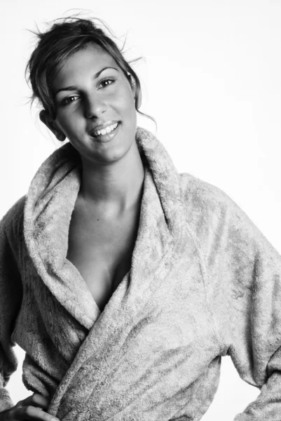 意大利，一个女孩穿着浴袍的工作室肖像 — 图库照片