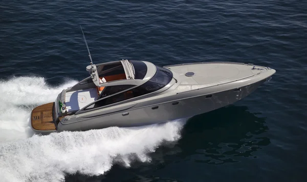 :Italy, off the coast of Naples, Flash luxury yacht (boatyard: Cantieri di Baia), aerial view — Stock Photo, Image