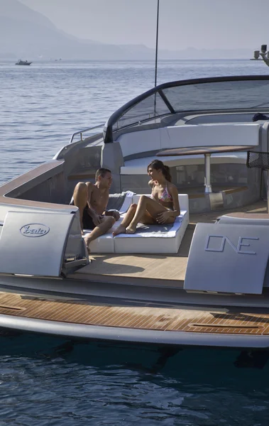 Relaxing on board of a luxury yacht — Stock Photo, Image