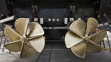 İtalya, Baia (Napoli), Baia 100 lüks yat yapım aşamasında (Tersane: İtalyan di Baia), yay pencere