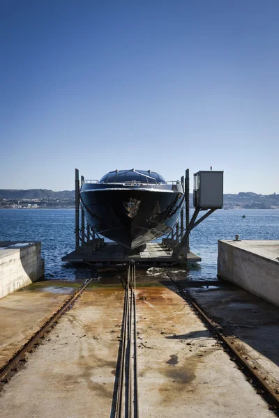 Italy, Baia (Naples), Baia 100 luxury yacht launch (boatyard: Cantieri di Baia) ) — стоковое фото