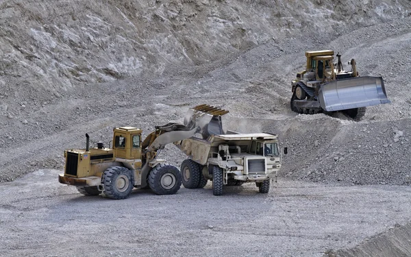 Italy, Maddaloni (Naples), stone pit with industrial vehicles at work — Stock Photo, Image
