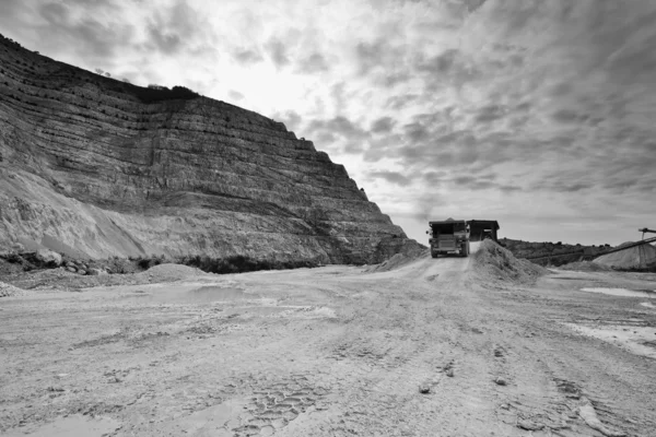 Italy, Maddaloni (Naples), stone pit with industrial vehicles at work — Stock Photo, Image