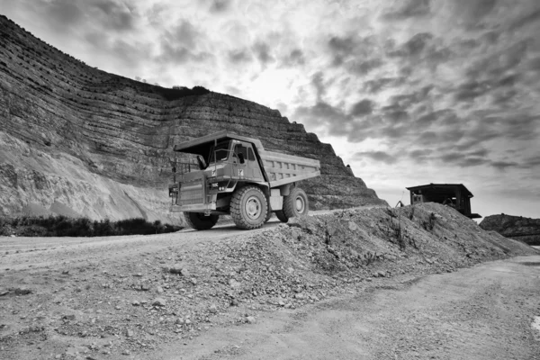 Italy, Maddaloni (Naples), stone pit with industrial vehicles at work — Stock Photo, Image