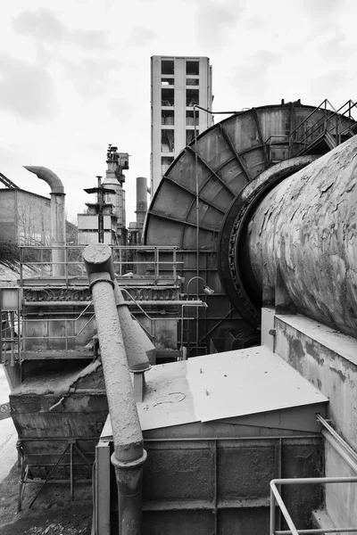 Itália, Maddaloni (Nápoles), fábrica de cimento, alto-forno — Fotografia de Stock