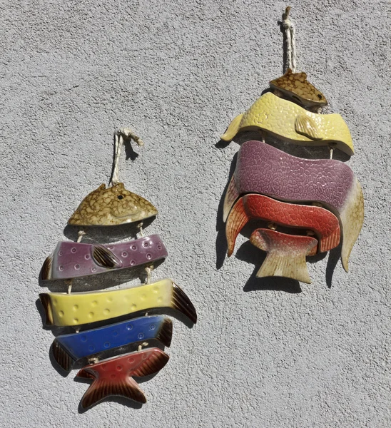 Italië, keramische sierdoeleinden gebruikte tropische vissen op een muur — Stockfoto