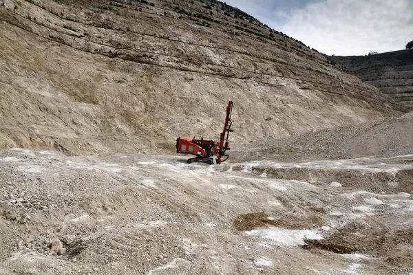 Stone pit with industrial vehicle at work — Stock Photo, Image