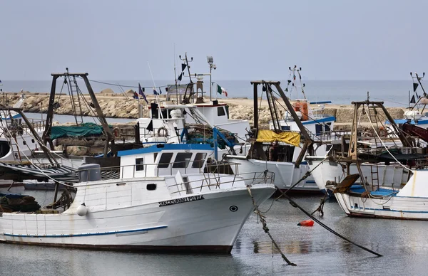 Barche da pesca siciliane in legno nel porto — Foto Stock