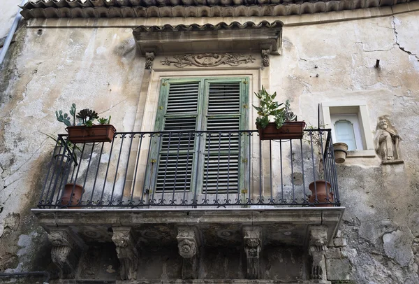 Edifício barroco, varanda antiga — Fotografia de Stock