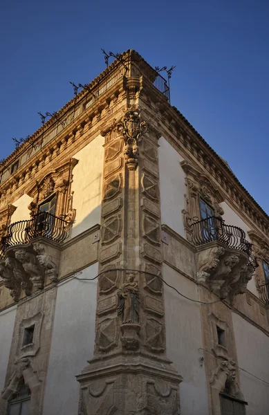 La façade baroque du palais Beneventano au coucher du soleil — Photo