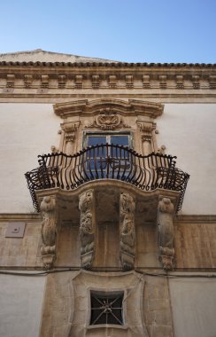 İtalya, Sicilya, scicli (ragusa eyaletinde), Barok beneventano saray cephe gün batımında