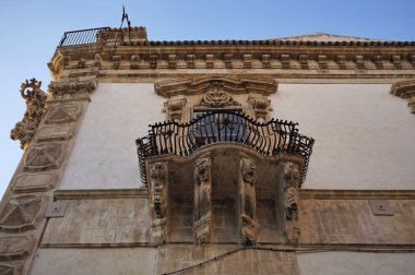 İtalya, Sicilya, scicli (ragusa eyaletinde), Barok beneventano saray cephe gün batımında