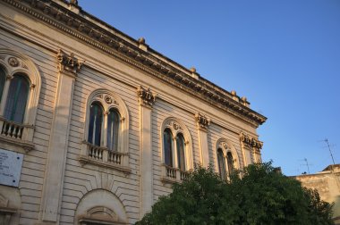 İtalya, Sicilya, scicli (ragusa eyaletinde), gün batımında cephe bina Barok townhall