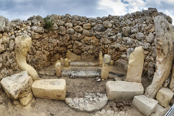 Isola di Malta, Gozo, le rovine dei templi di Ggantija (3600-3000 a.C.), il complesso megalitico fu eretto in tre fasi dalla comunità di agricoltori e pastori abitati. — Foto Stock