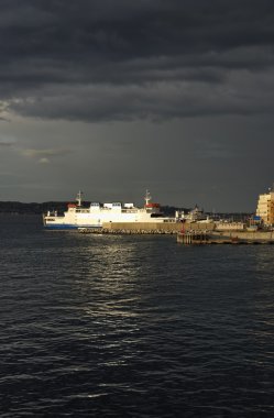 İtalya, calabria, villa s.giovanni, görünümü bir kasaba Sicilya ile bağlanmak birçok feribotlar
