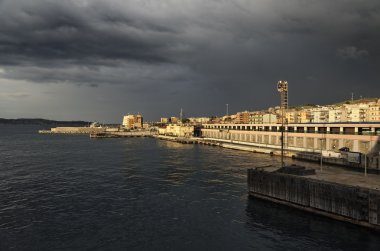İtalya, calabria, panoramik manzaralı villa s.giovanni kasabaya bir kasaba Sicilya ile bağlanmak birçok feribotlar