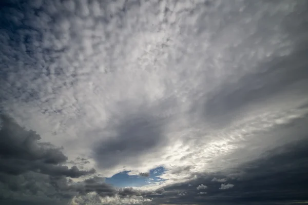 Italia, Sicilia, Mar Mediterraneo, nuvole tempestose sul Canale di Sicilia in inverno — Foto Stock