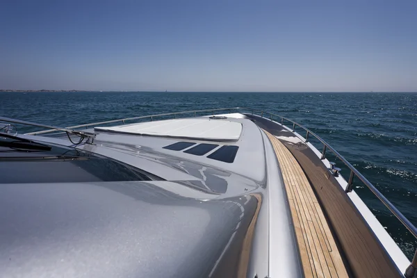 Италия, Фьюмичино (Рим), Alfamarine 72 luxury yacht, bow and sundeck — стоковое фото