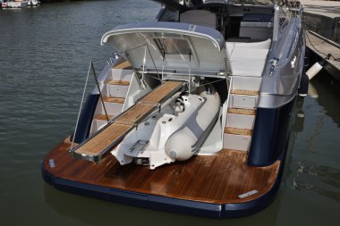 İtalya, fiumicino (rome), tevere Nehri, alfamarine 60 lüks yat, bekle yukarıdaki pencereyi ve ihale görünümü