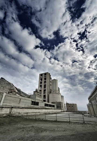 Italy, Maddaloni (Naples), cement factory — Stock Photo, Image